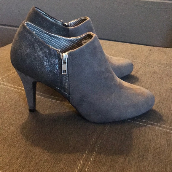 dexflex comfort Shoes - Gray & Silver Booties